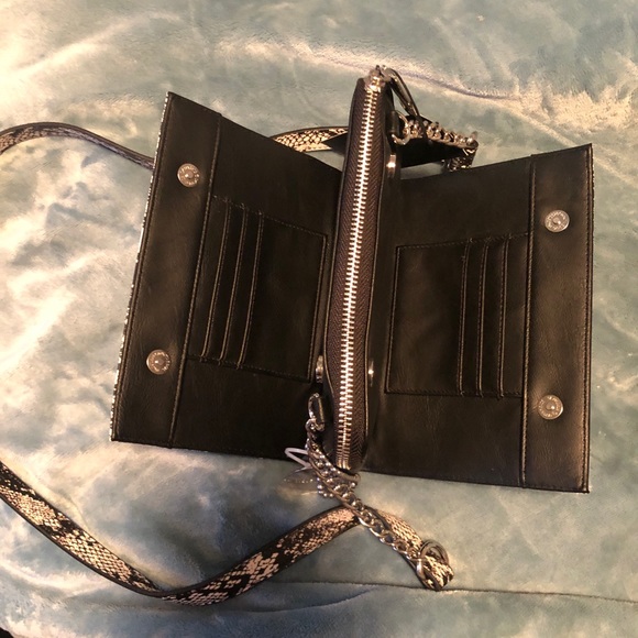 NWT Snake print crossbody purse - Picture 6 of 6